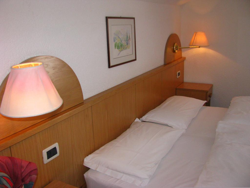 Hotel Nes Crepes Pozza di Fassa Pokój zdjęcie