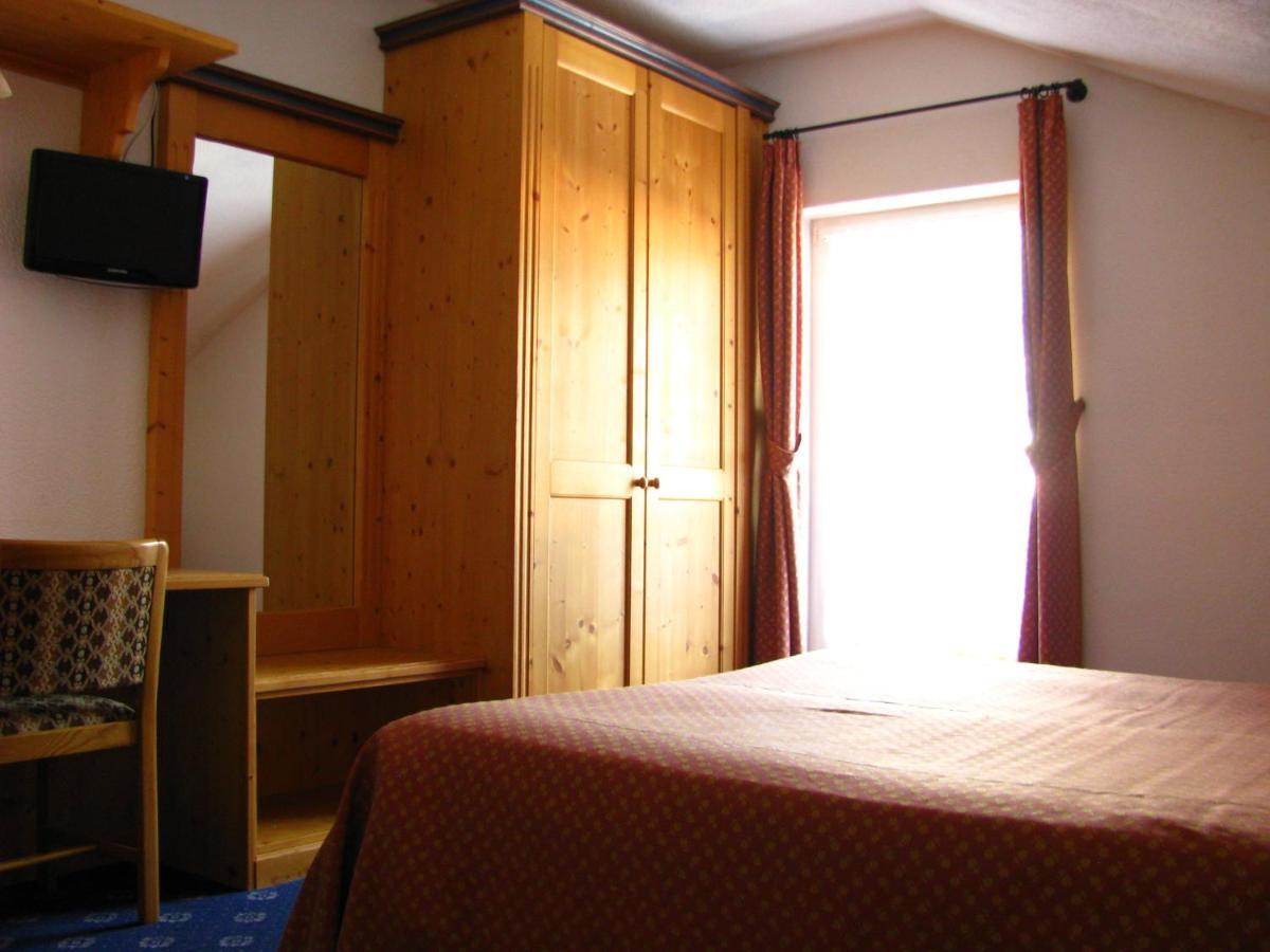 Hotel Nes Crepes Pozza di Fassa Pokój zdjęcie